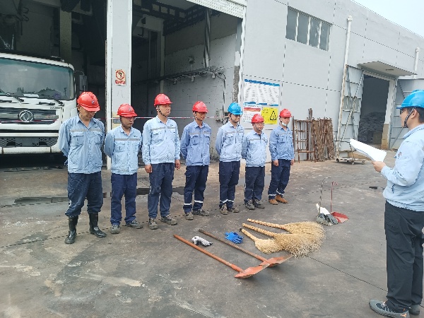 金盛蘭焦化廢水處理運(yùn)營部開展污泥泄漏應(yīng)急演練現(xiàn)場(chǎng)_副本.jpg