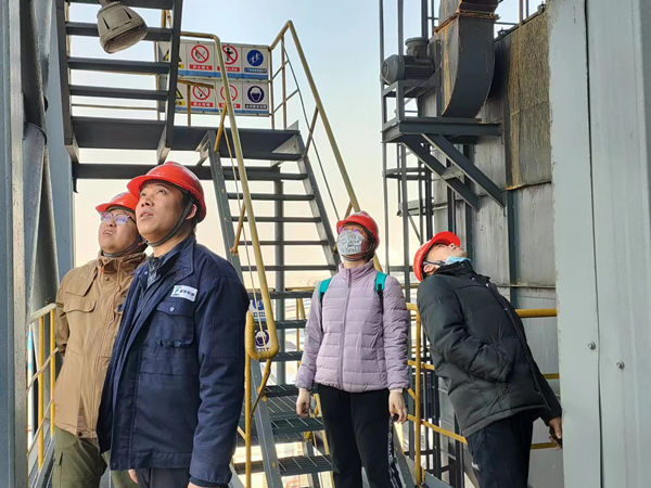 河南安陽(yáng)鋼鐵燒結(jié)廠主任宋忠華一行赴九江線材脫硫脫硝運(yùn)營(yíng)項(xiàng)目參觀考察.jpg